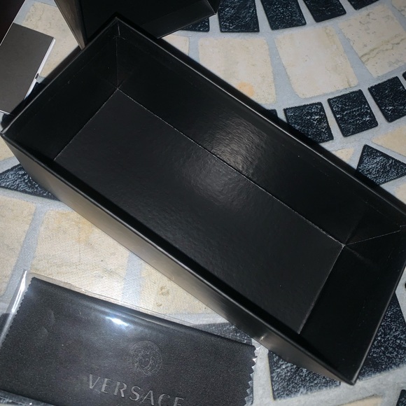 Empty black Versace box with glasses cleaner cloth and authenticity card! - Picture 4 of 5